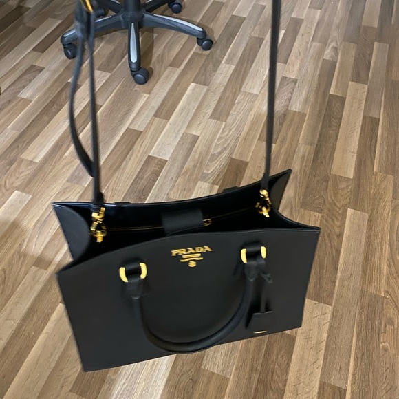 ❗️SOLD❗️Prada Saffiano Lux! New condition! - Picture 9 of 11